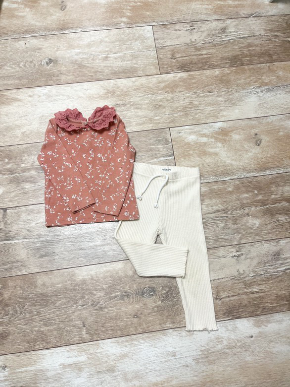 В хорошем состоянии кофточка одета 2р. Размер 86-92
Отправляю 
Вайбер 295559201
Цена 28р