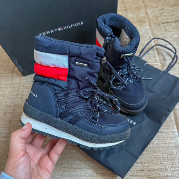 ? Классные оригинальные сапожки Tommy Hilfiger, 25 размер, 15,5 см по стельке. Внутри мех и байка, сбоку замочек.Очень тепленькие и удобные. Состояние отличное.
?65 рублей
?Viber +375336500515
?Высылаю любой почтой только по предоплате.