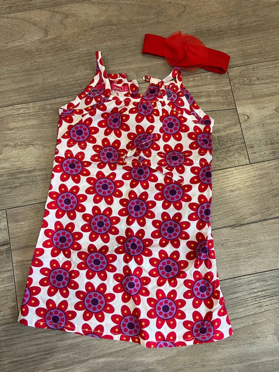 Красное платье + повязка 
Указан 98 размер (но маломер, идет скорее на 86) 
Стоимость: 12 BYN
@__a.vinogradinka__