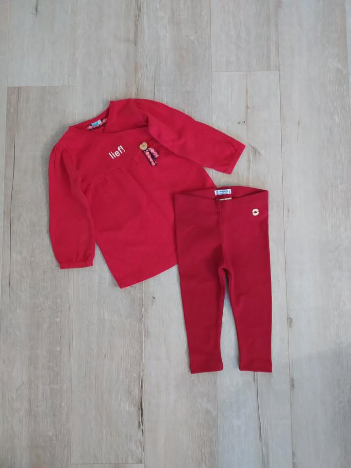 На рост 80.
Туника, платье б/у пару раз. Плотный хлопок. Голландия. 7 руб. 
Новые леггинсы, хлопок. Мягкие, теплые. Испания. 12 руб. 
Пересылка за счёт покупателя. Вайбер +375295824149