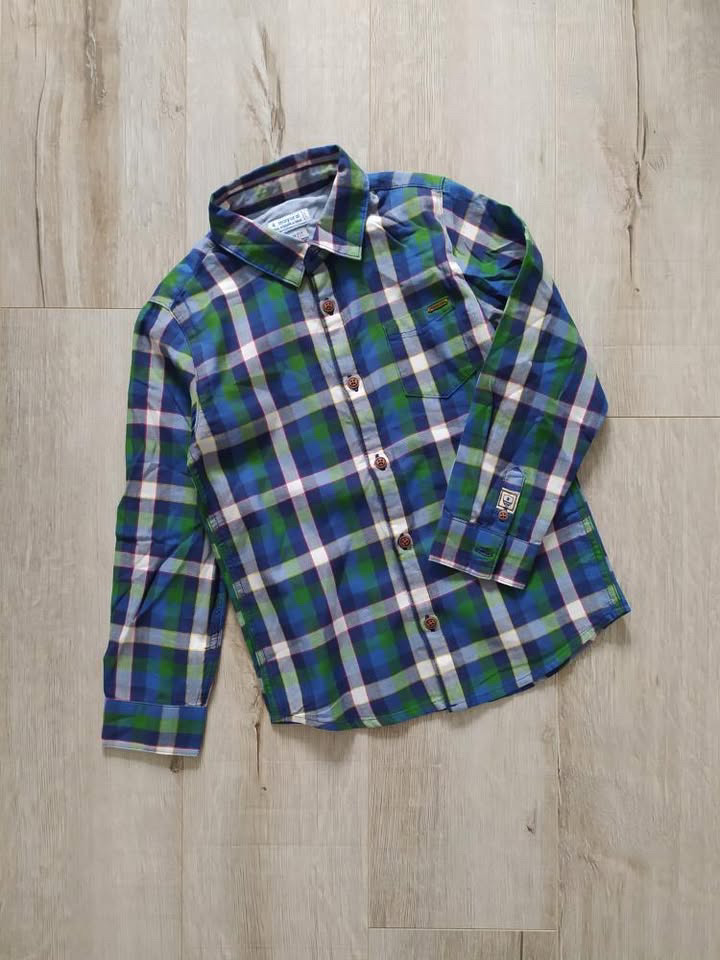 На рост 104. Можно дольше. Красивая новая рубашка mayoral. Хлопок. 
Длина по спинке без воротника 46
Пог 32
Рукав 38/29
19,99 руб. +пересылка. Вайбер +375295824149