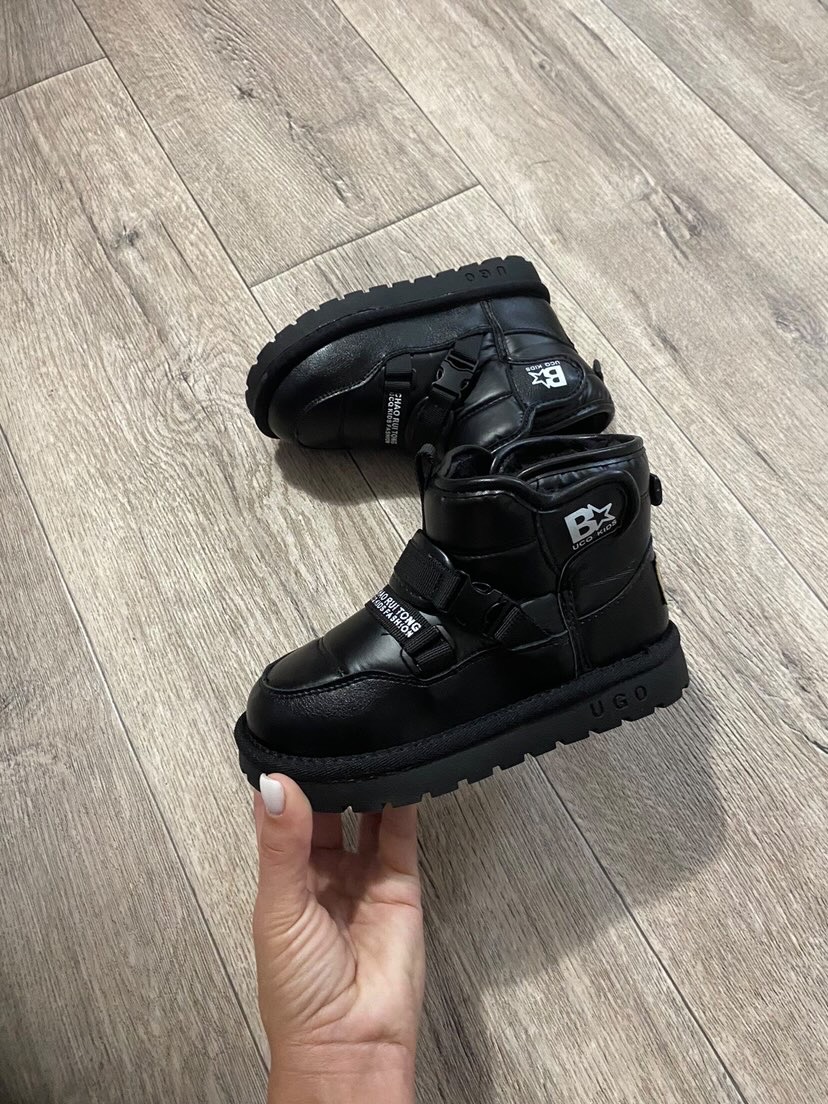 Крутые сапоги дутики угги. Унисекс. И мальчику и девочке. Размер 31.Стелька 19см. В отличном состоянии. 45рублей. Высылаю. Писать в Viber +375292414197.