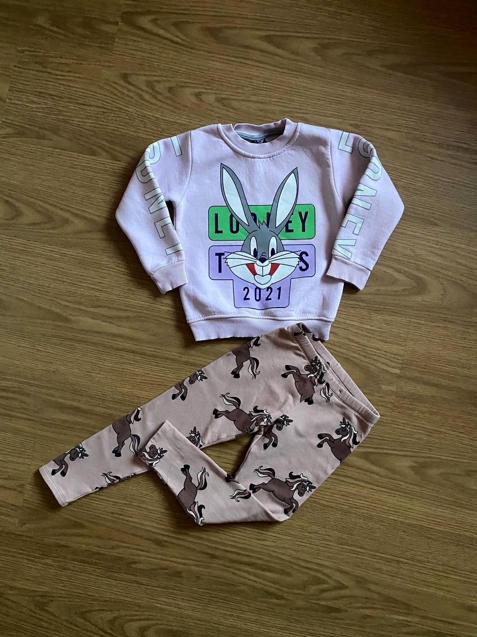 Фирменный лот на девочку, легги на флисе и свитшотик, , состояние отличное, на рост 110, до 116 можно.
☎️  375-33-314-46-92 вайбер.
?  25р.