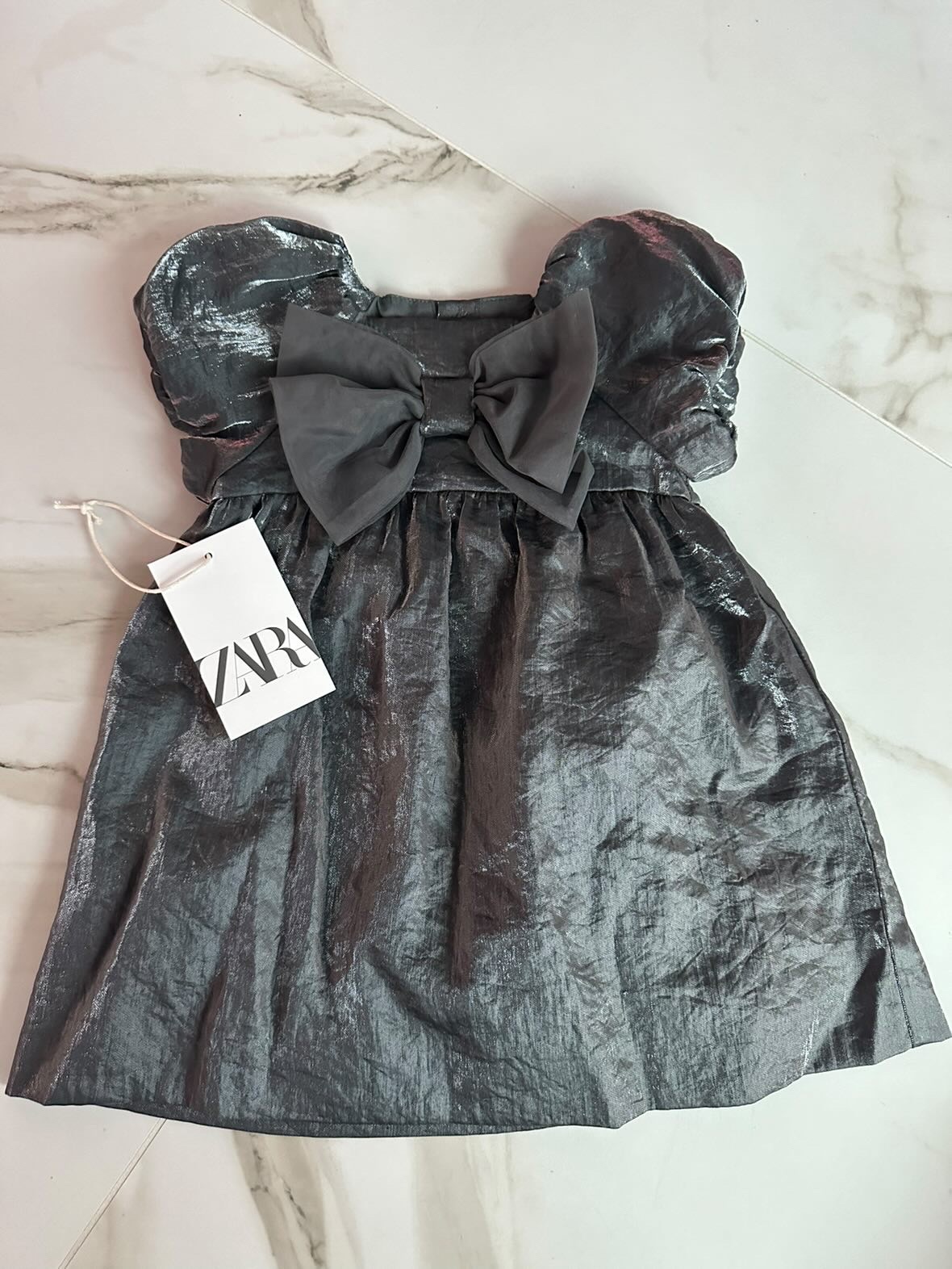 Платье Зара , состояния как новое , одевали один раз , рост 86
Цена 45 р 
+375292004714 ( отправка евро почтой )