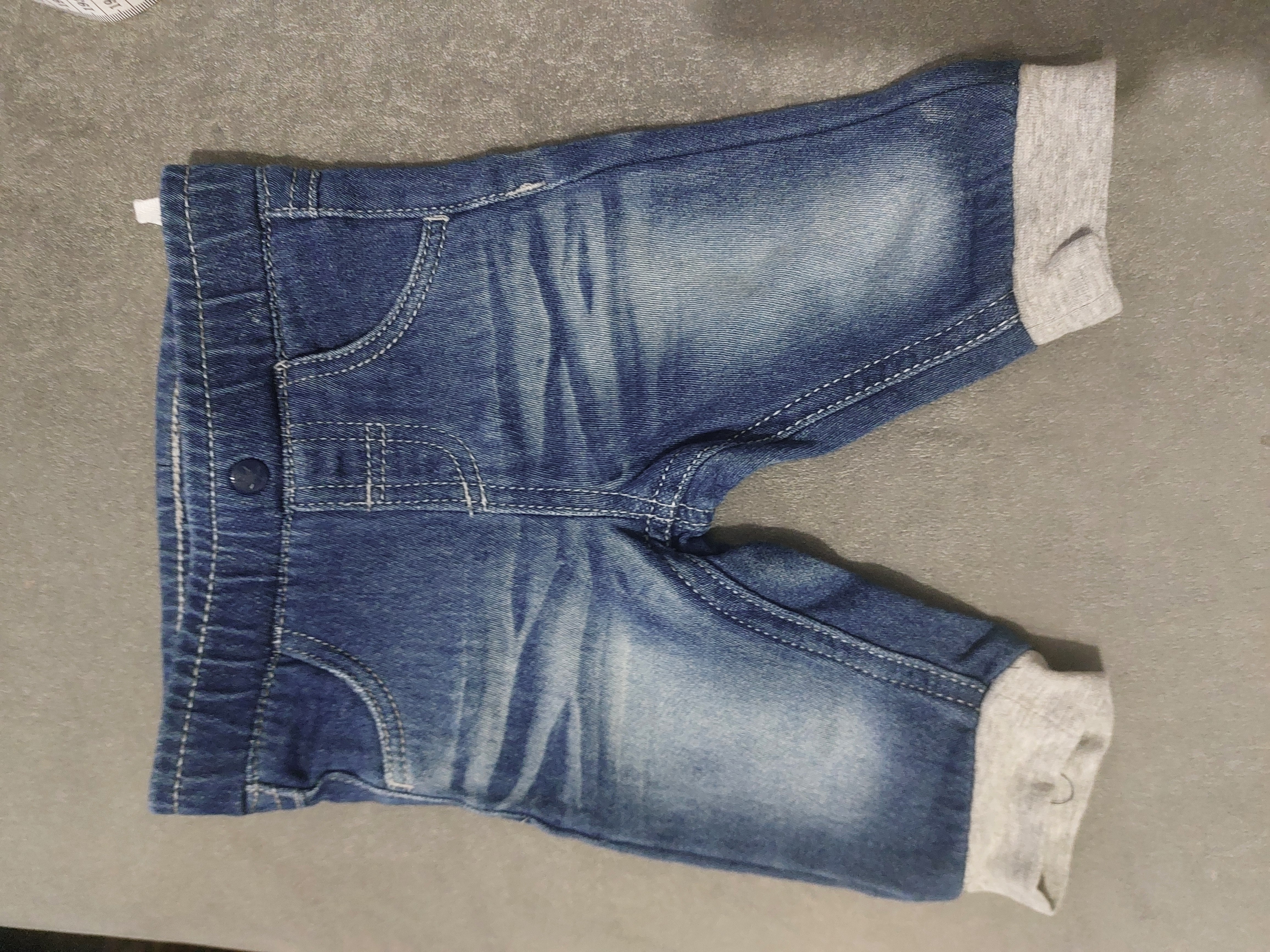 Джинсы,размер 62см,в хорошем состоянии, длина 32 см
